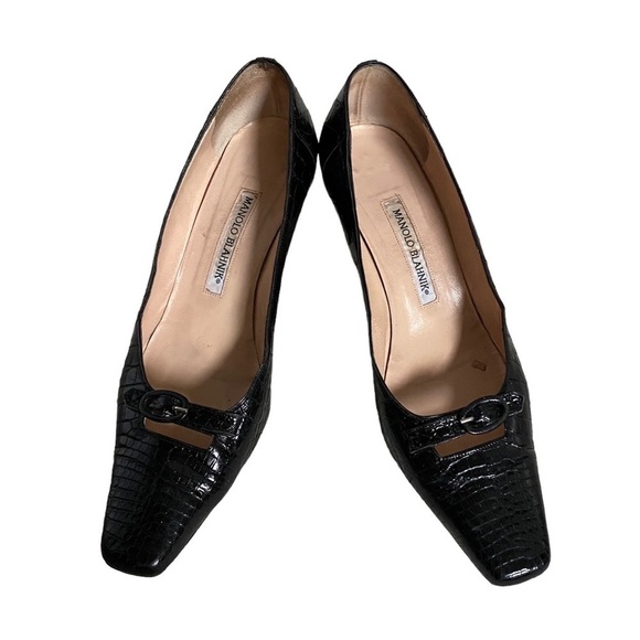 Manolo Blahnik Cutout Buckle Crocodile Heels - Picture 12 of 12